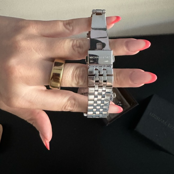 Michael Kors Watch - Picture 3 of 5